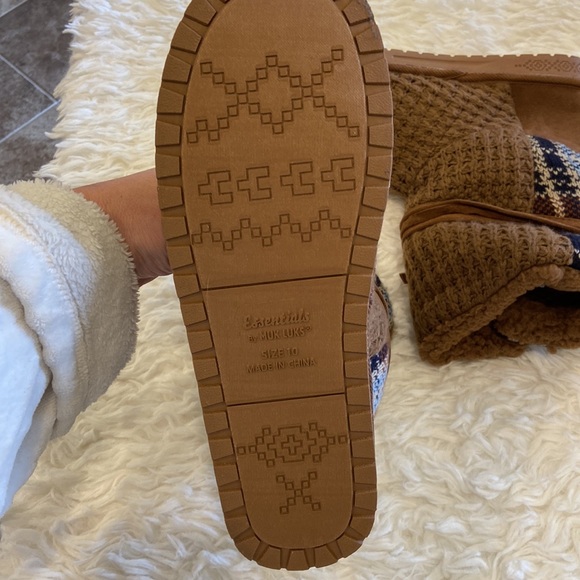 Woman’s Muk Luke Camel Plaid Water Resistant Boots - Picture 10 of 10